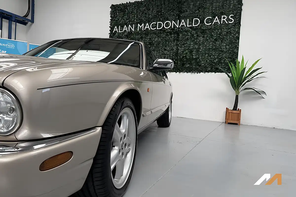 Used 2002 Jaguar Xj XJ8 Sport Beige - Interior and Exterior details 6
