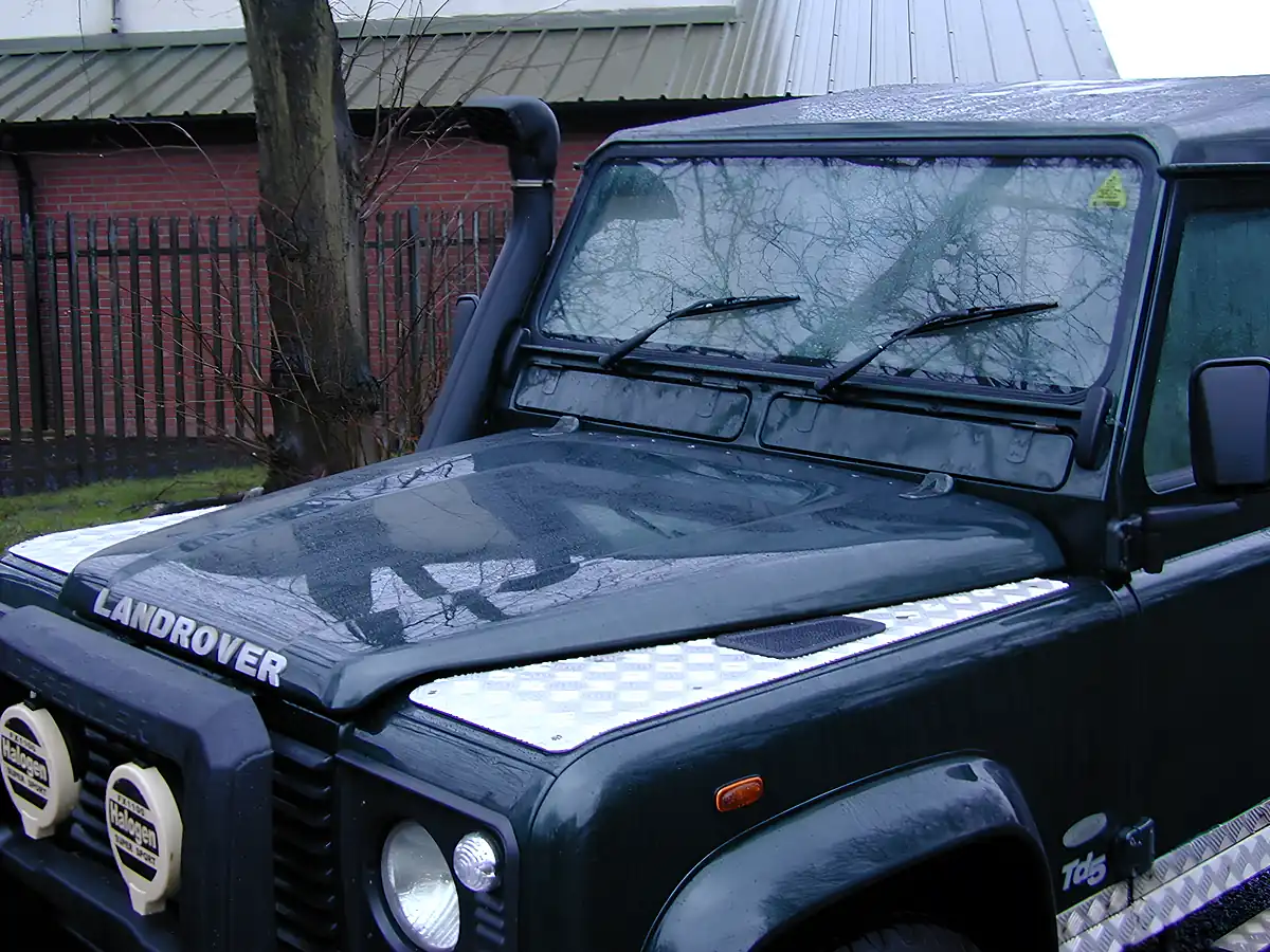 Used 2002 Land Rover Defender 90 County Spec Green - Interior and Exterior details 13