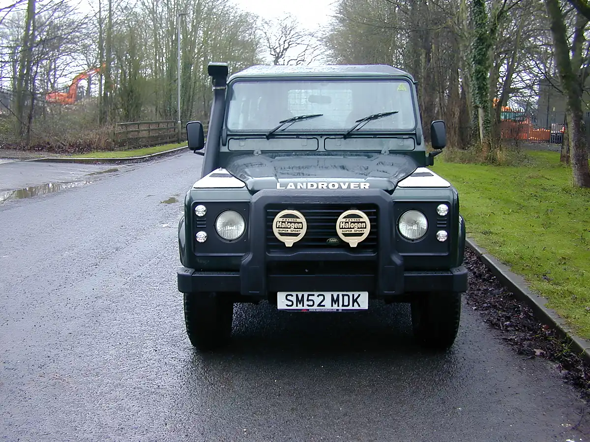 Used 2002 Land Rover Defender 90 County Spec Green - Interior and Exterior details 4