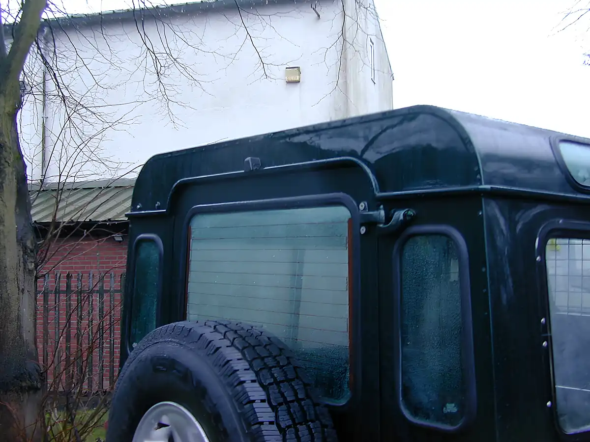 Used 2002 Land Rover Defender 90 County Spec Green - Interior and Exterior details 9