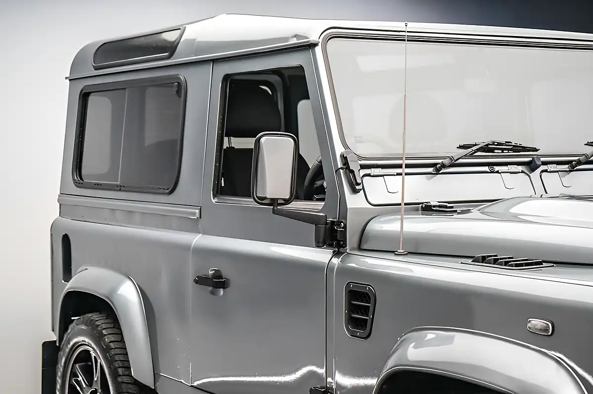 Used 2002 Land Rover Defender County Silver - Interior and Exterior details 13