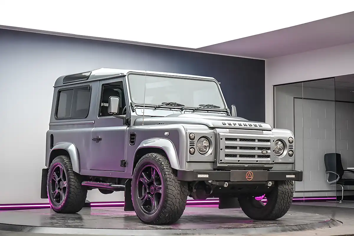 Used 2002 Land Rover Defender County Silver - Interior and Exterior details 14