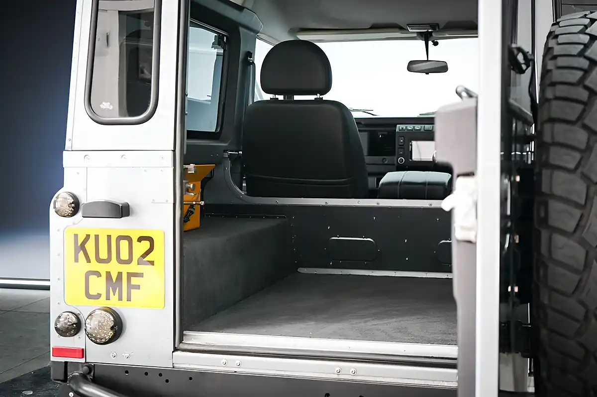 Used 2002 Land Rover Defender County Silver - Interior and Exterior details 16