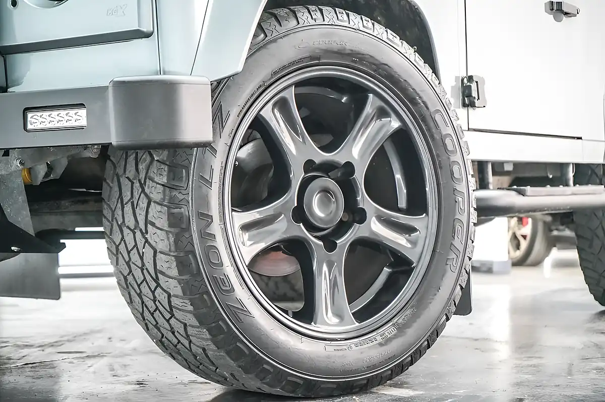 Used 2002 Land Rover Defender County Silver - Interior and Exterior details 2