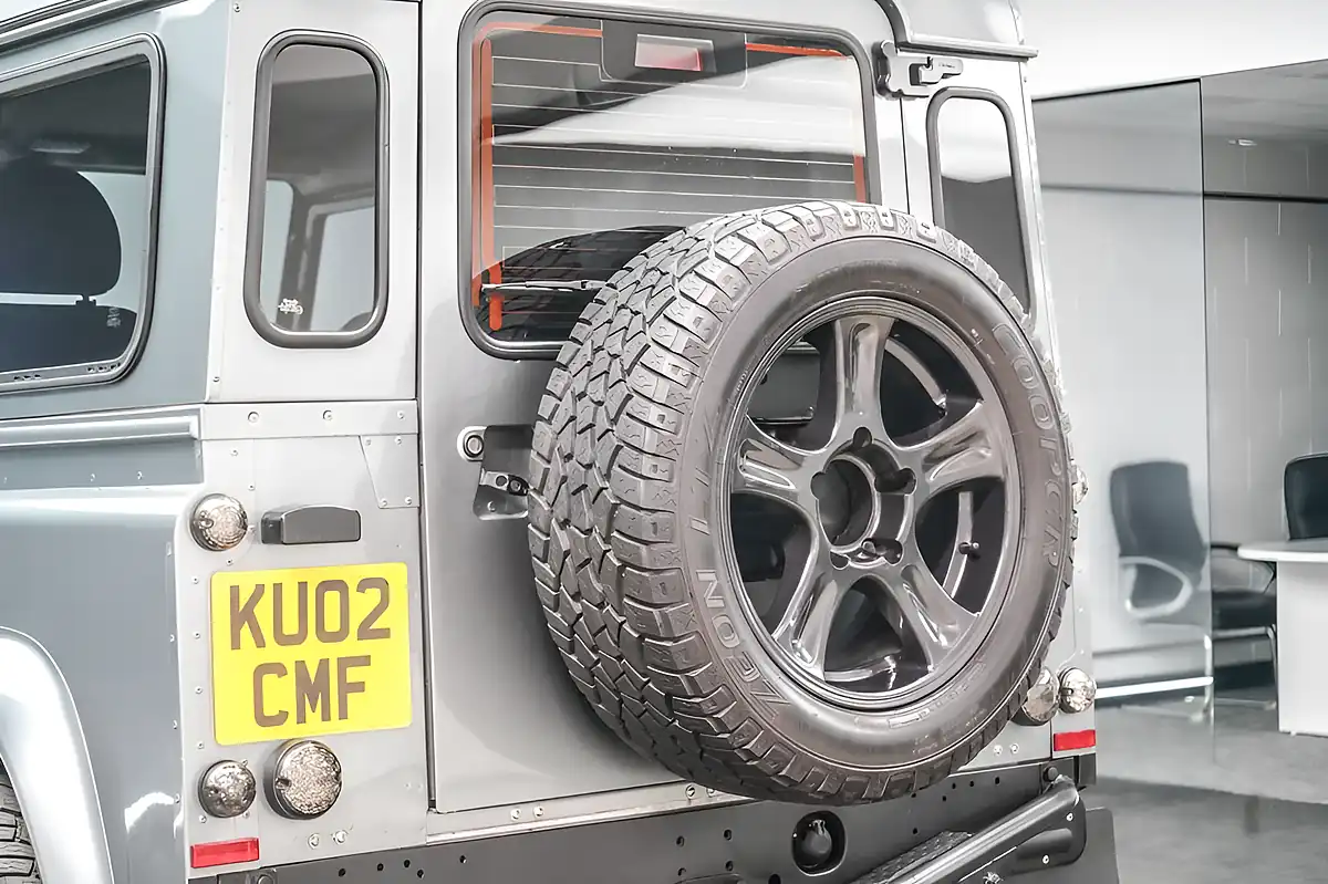 Used 2002 Land Rover Defender County Silver - Interior and Exterior details 4