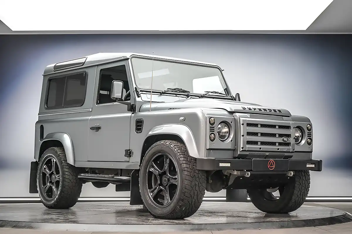 Used 2002 Land Rover Defender County Silver - Interior and Exterior details 5
