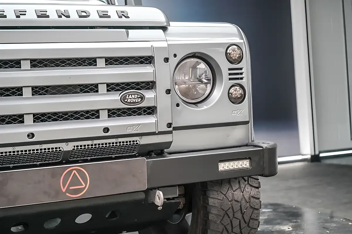 Used 2002 Land Rover Defender County Silver - Interior and Exterior details 6