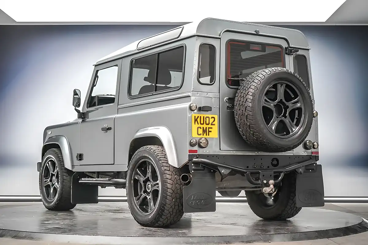 Used 2002 Land Rover Defender County Silver - Interior and Exterior details 7