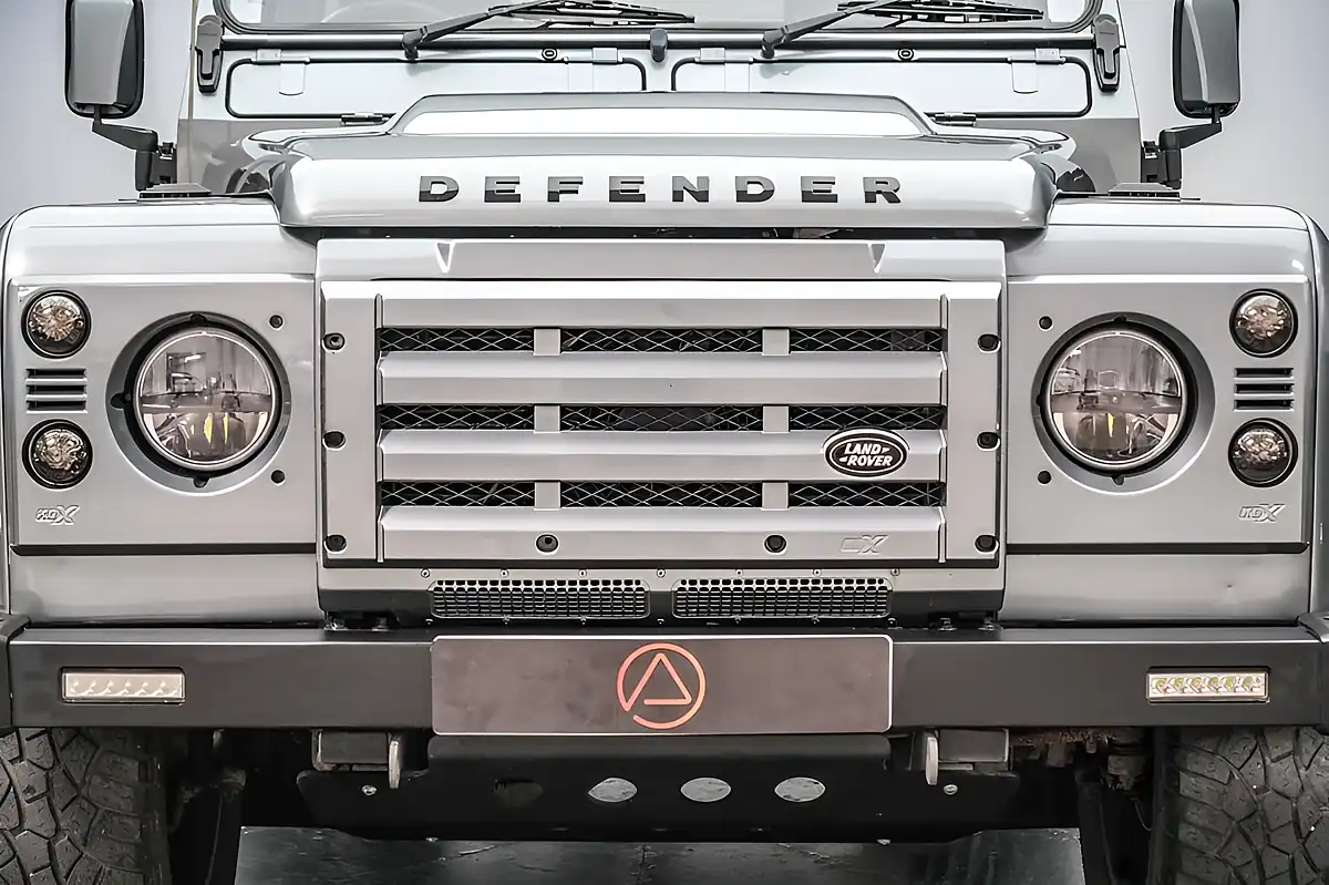Used 2002 Land Rover Defender County Silver - Interior and Exterior details 9
