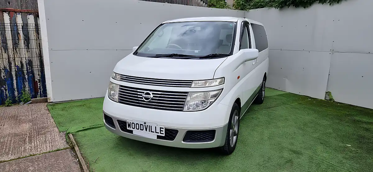 Used 2002 Nissan Elgrand White and Silver - Front View
