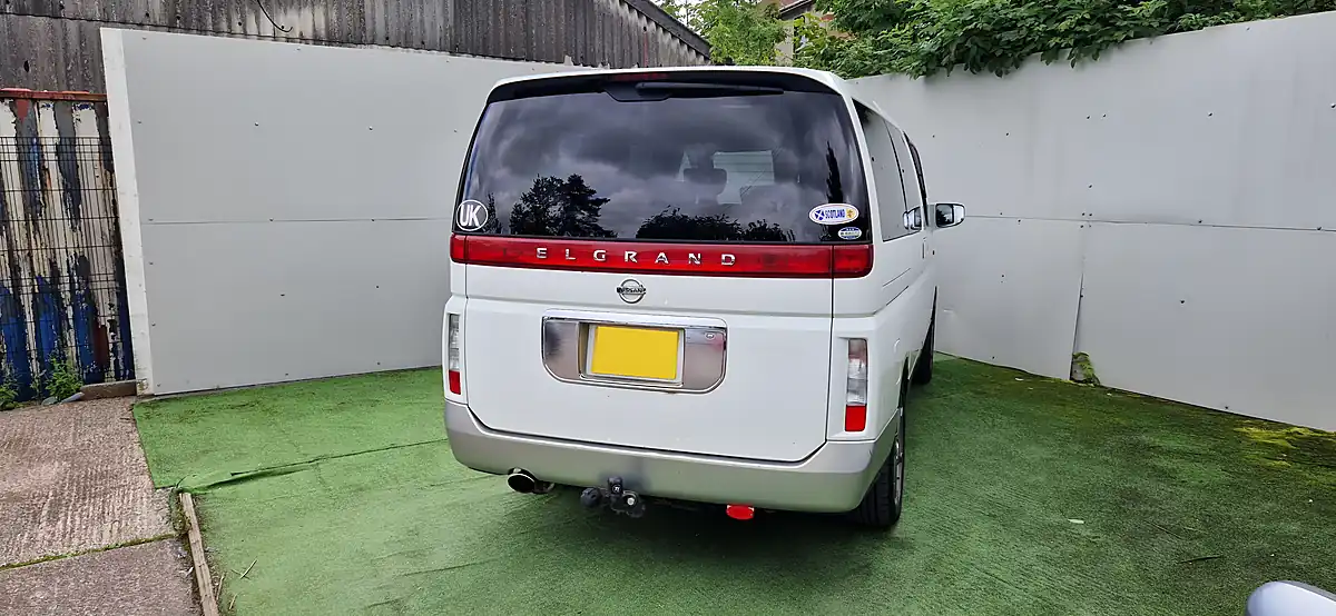 Used 2002 Nissan Elgrand White and Silver - Interior and Exterior details 11