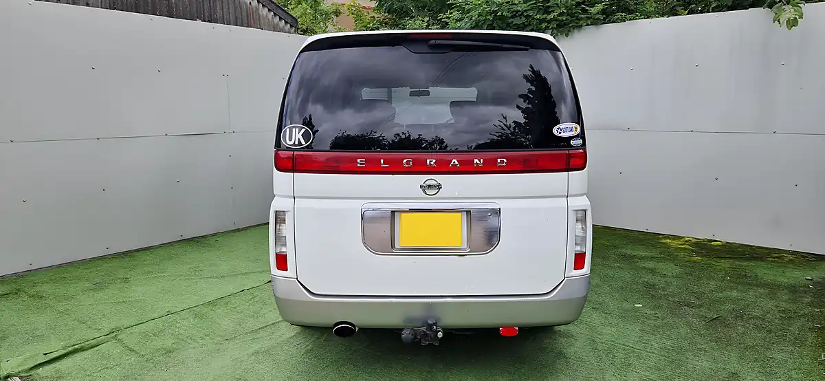 Used 2002 Nissan Elgrand White and Silver - Interior and Exterior details 12
