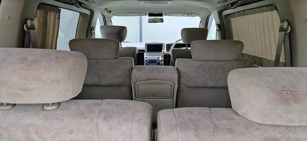 Used 2002 Nissan Elgrand White and Silver - Interior and Exterior details 17