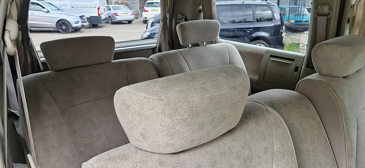 Used 2002 Nissan Elgrand White and Silver - Interior and Exterior details 18
