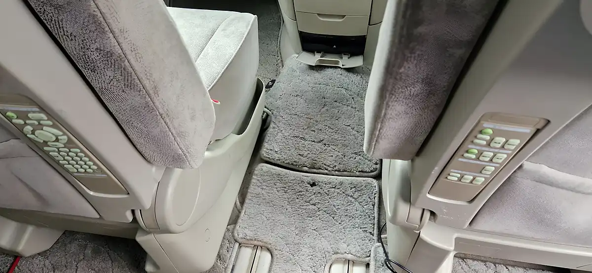 Used 2002 Nissan Elgrand White and Silver - Interior and Exterior details 20
