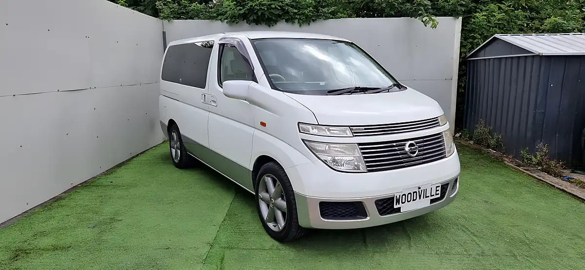 Used 2002 Nissan Elgrand White and Silver - Interior and Exterior details 3