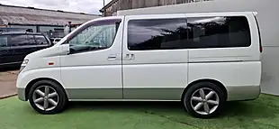 Used 2002 Nissan Elgrand White and Silver - Interior and Exterior details 8