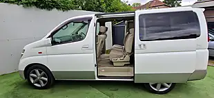 Used 2002 Nissan Elgrand White and Silver - Interior and Exterior details 9