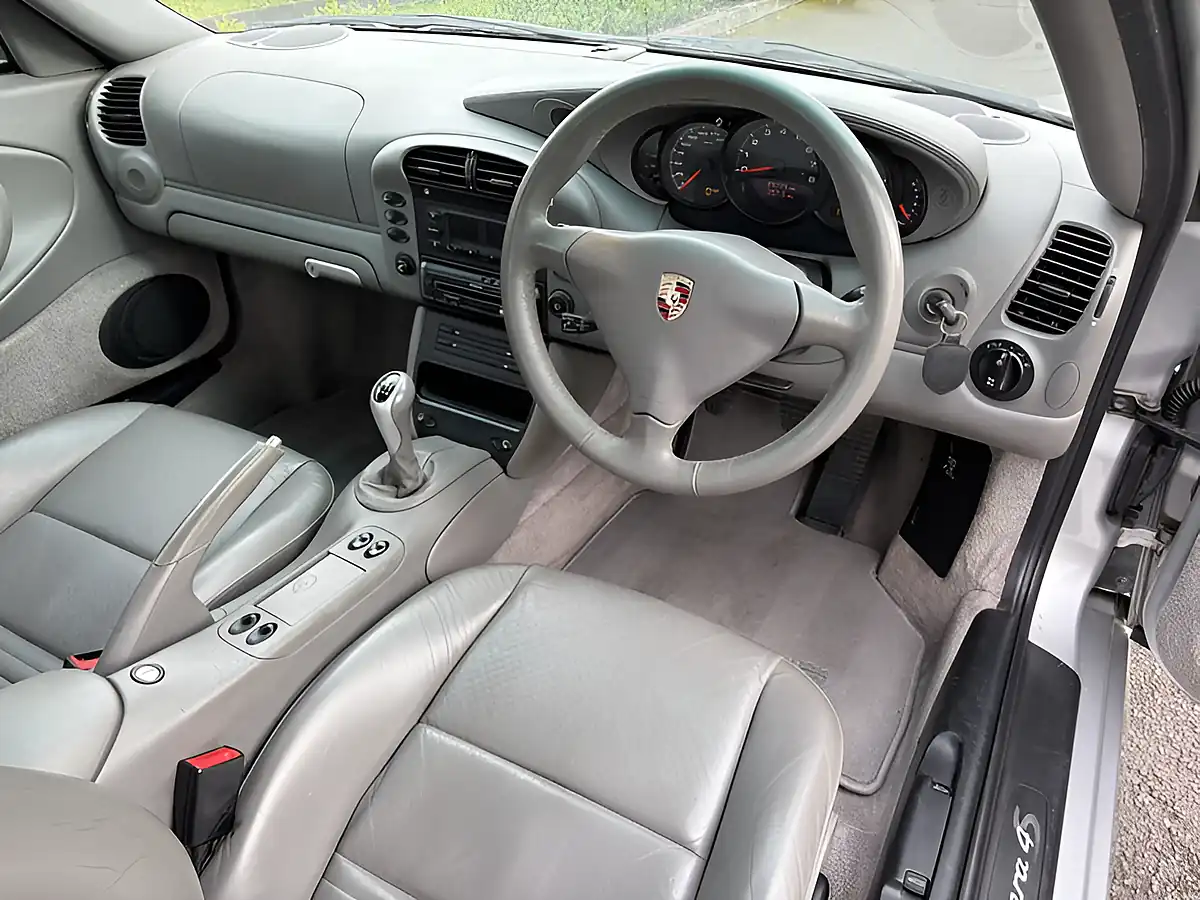 Used 2002 Porsche 911 Carrera 4 S Arctic Silver - Interior and Exterior details 13