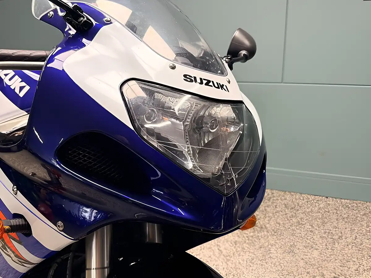 Used 2002 Suzuki GSX-R750 K1 White - Interior and Exterior details 11