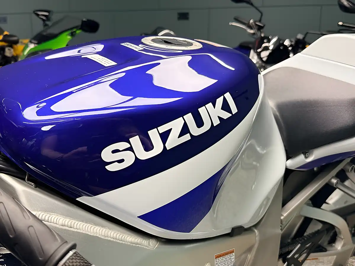 Used 2002 Suzuki GSX-R750 K1 White - Interior and Exterior details 17