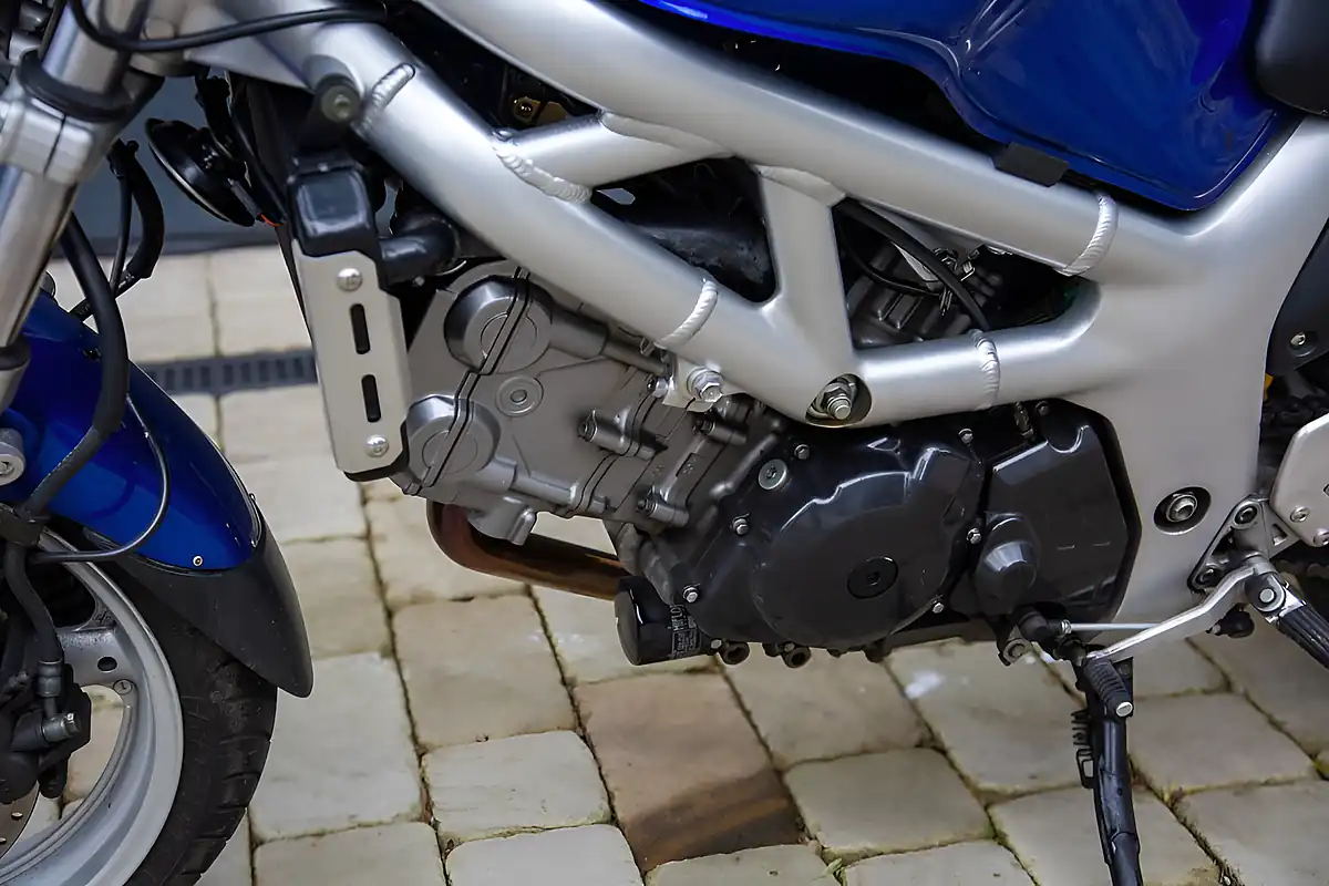 Used 2002 Suzuki SV650 N Blue - Interior and Exterior details 11