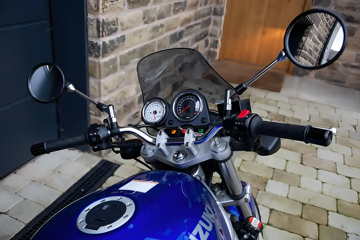 Used 2002 Suzuki SV650 N Blue - Interior and Exterior details 8