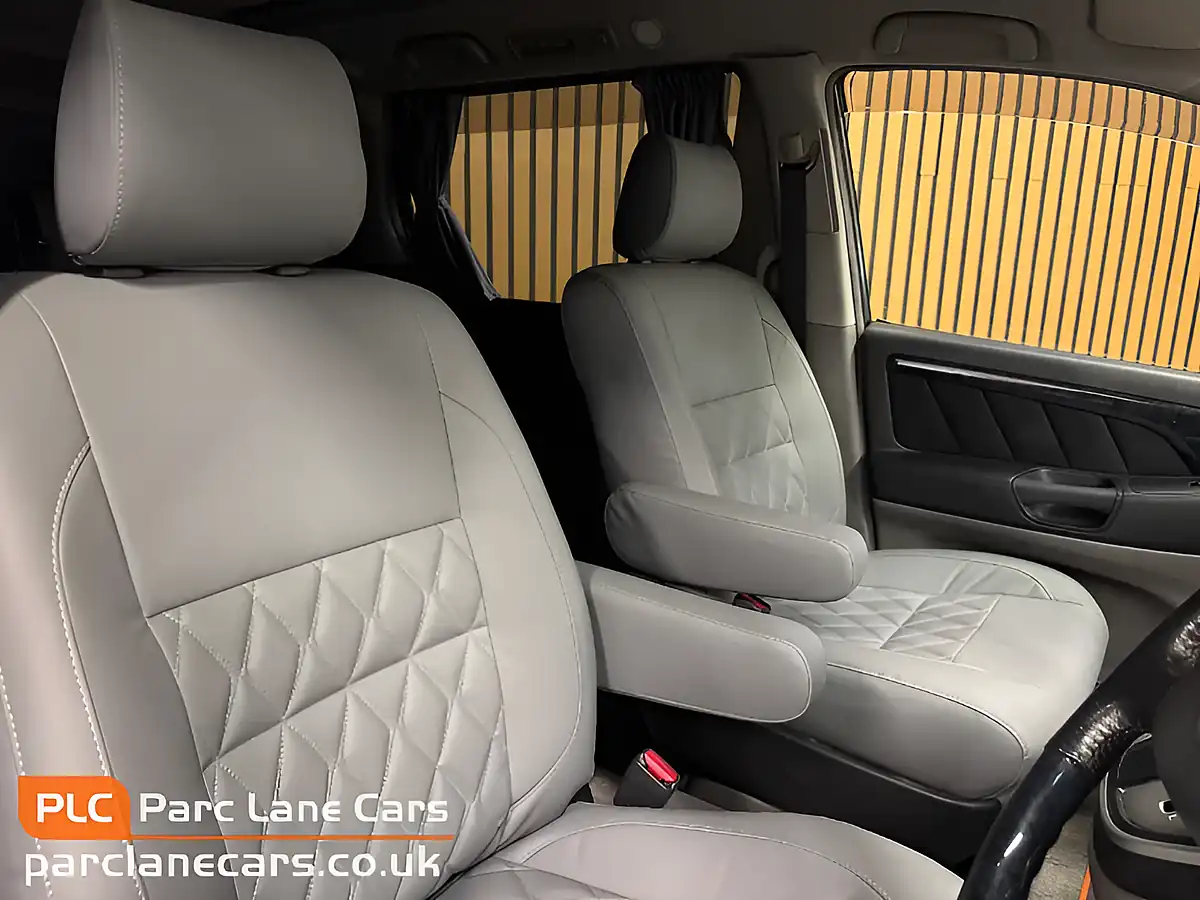 Used 2002 Toyota Alphard G Silver - Interior and Exterior details 17