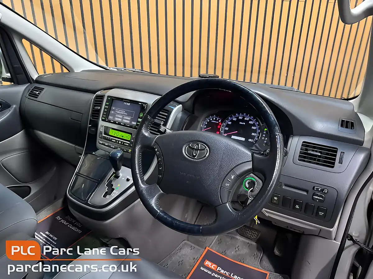 Used 2002 Toyota Alphard G Silver - Interior and Exterior details 18