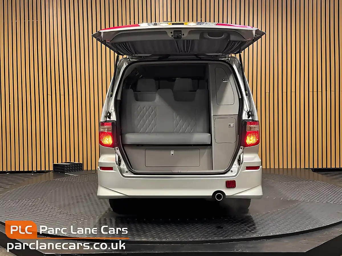 Used 2002 Toyota Alphard G Silver - Interior and Exterior details 5
