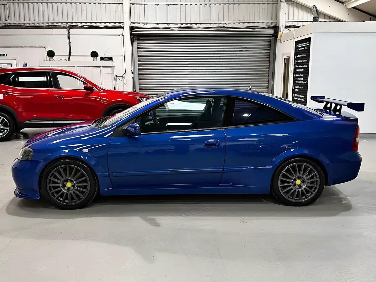 Used 2002 Vauxhall Astra 888 Coupe Blue - Interior and Exterior details 12