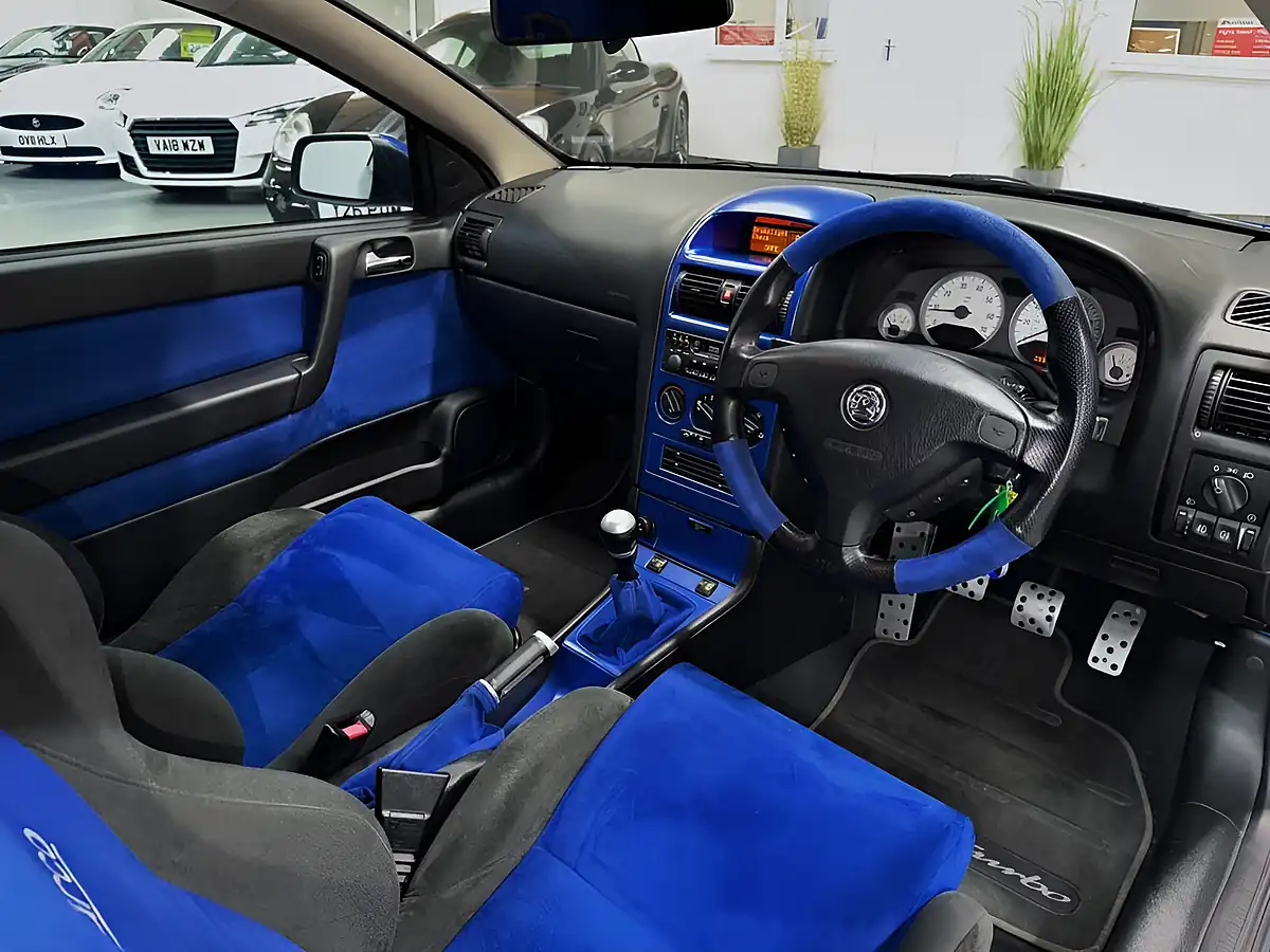 Used 2002 Vauxhall Astra 888 Coupe Blue - Interior and Exterior details 5