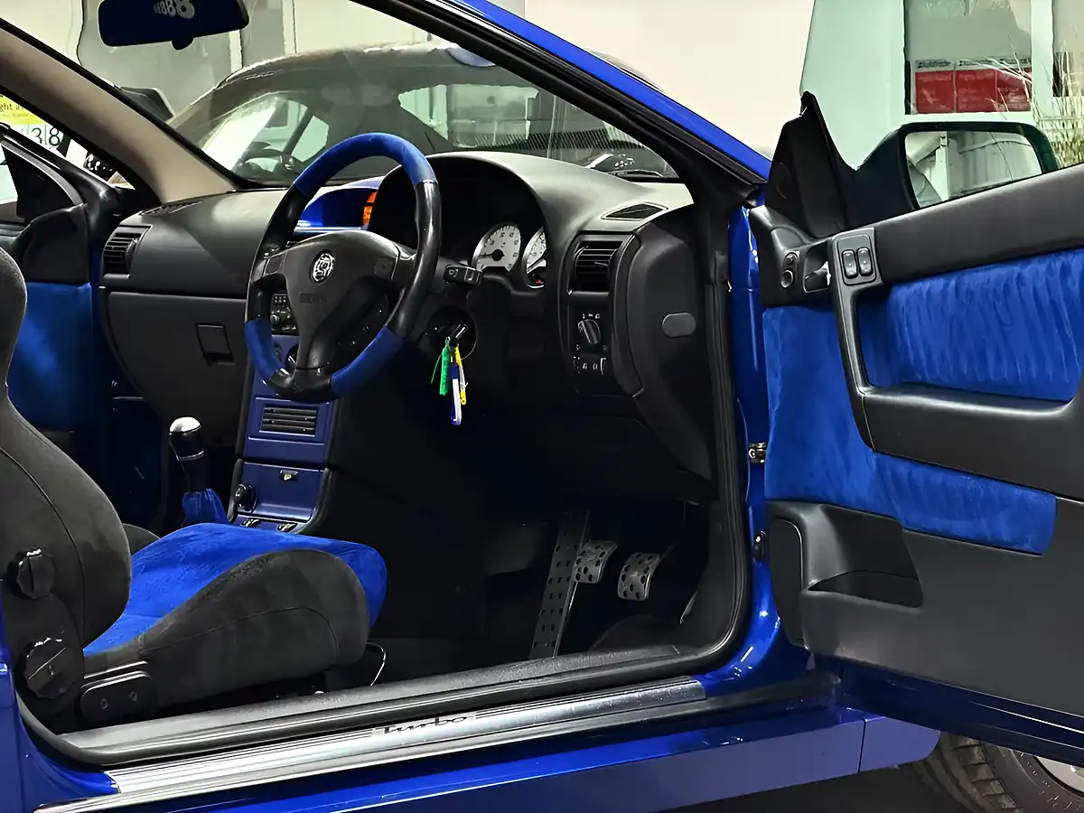 Used 2002 Vauxhall Astra 888 Coupe Blue - Interior and Exterior details 7