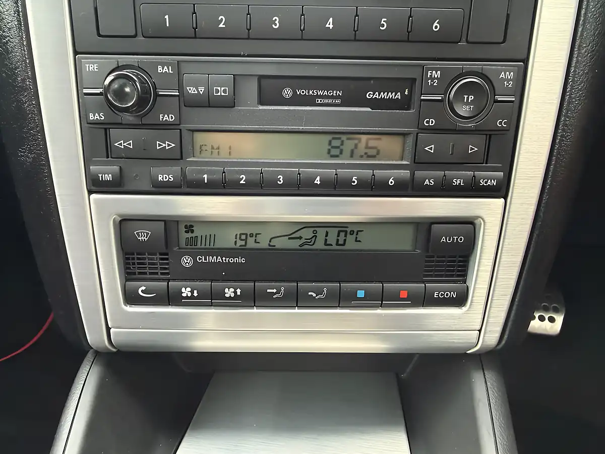 Used 2002 Volkswagen Golf Anniversary Black - Interior and Exterior details 16