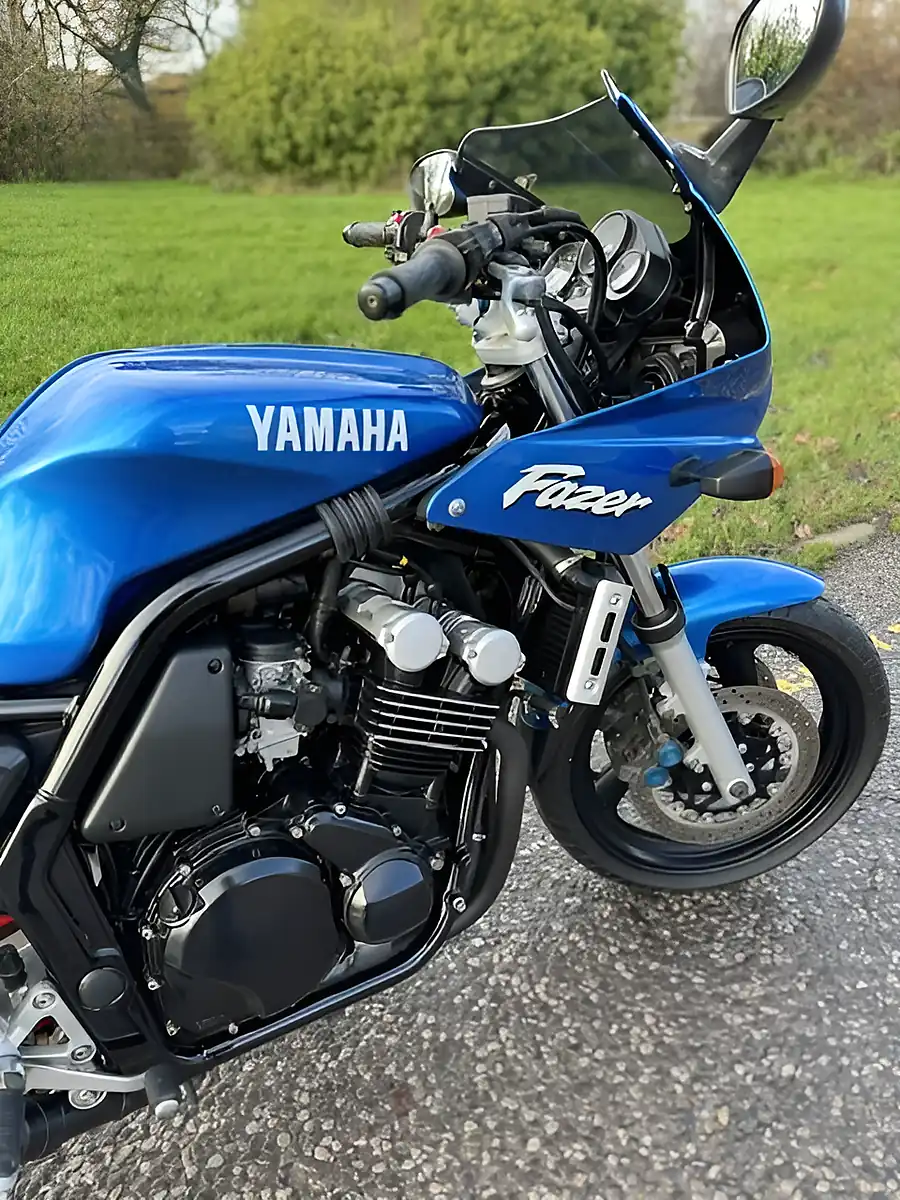 Used 2002 Yamaha Fazer 600 - Interior and Exterior details 4