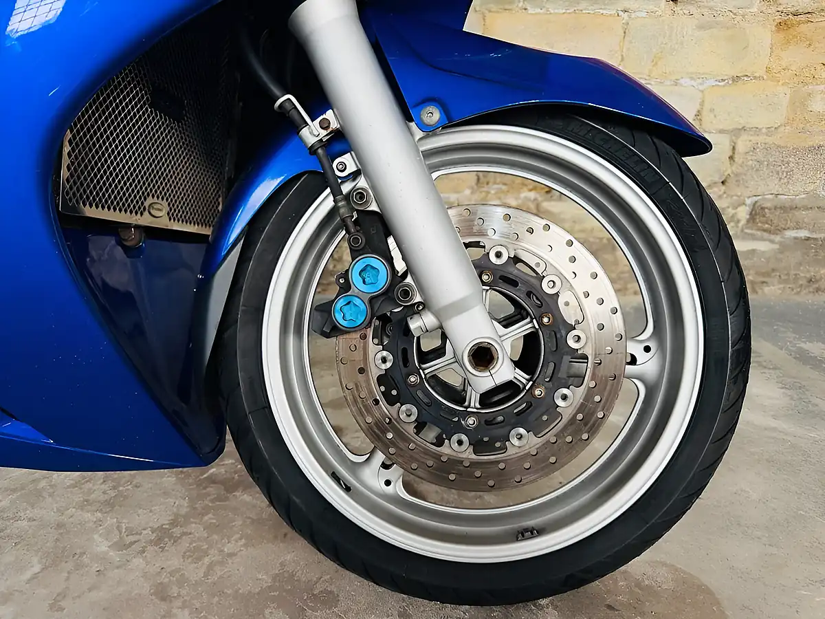 Used 2002 Yamaha Fjr1300 Blue - Interior and Exterior details 5