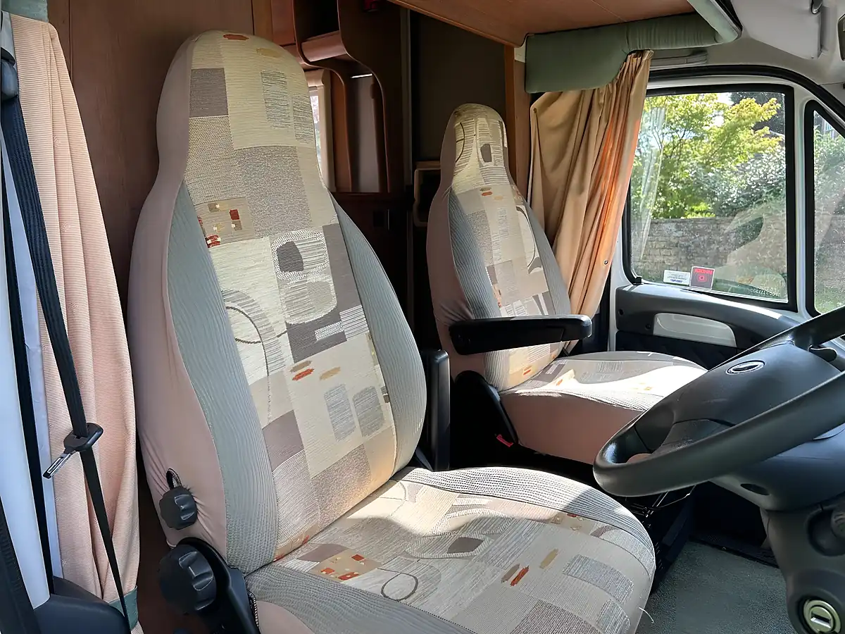 Used 2003 Bessacarr E425 White - Interior and Exterior details 11