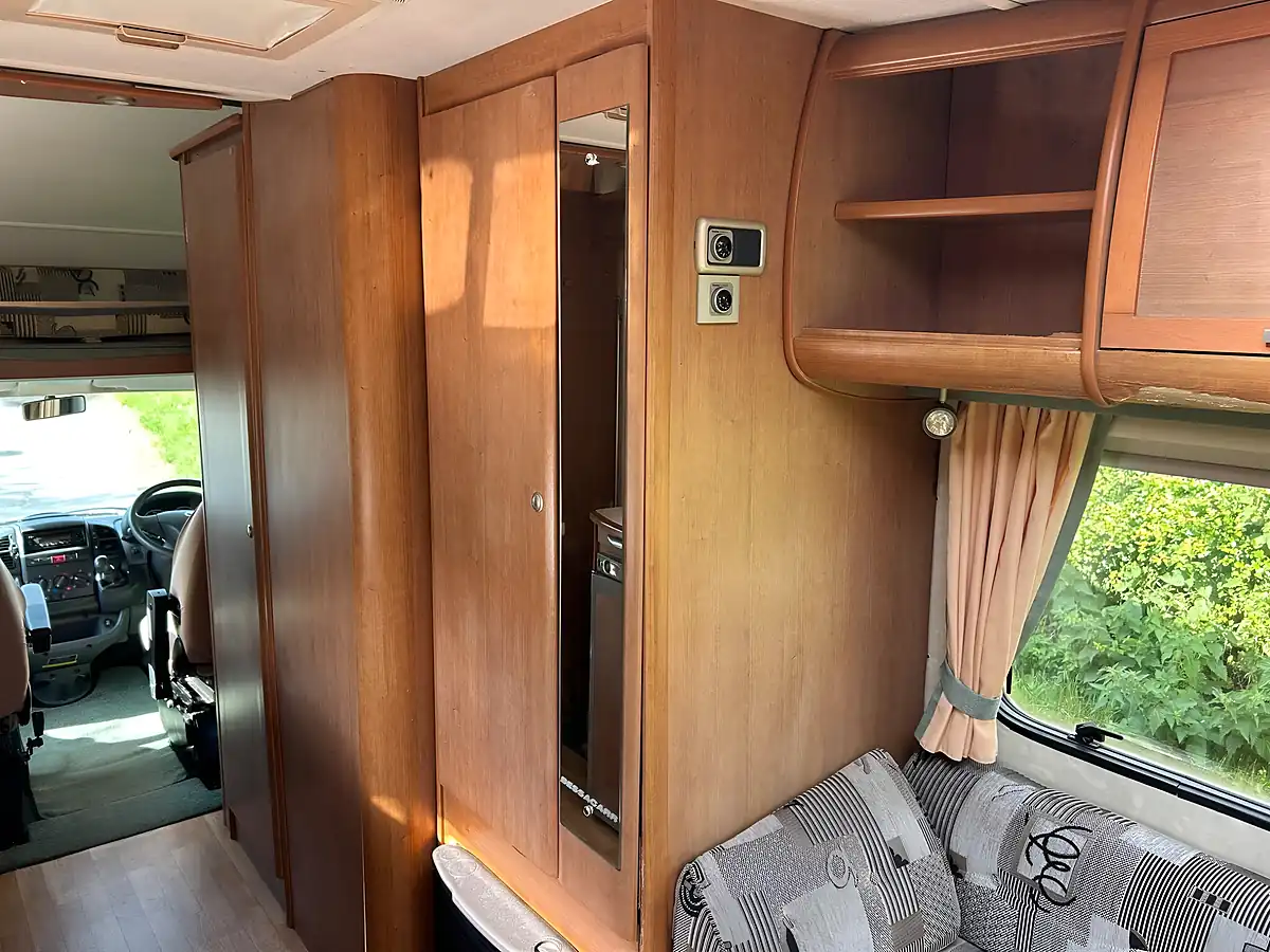 Used 2003 Bessacarr E425 White - Interior and Exterior details 12