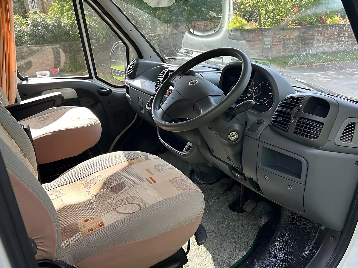 Used 2003 Bessacarr E425 White - Interior and Exterior details 14