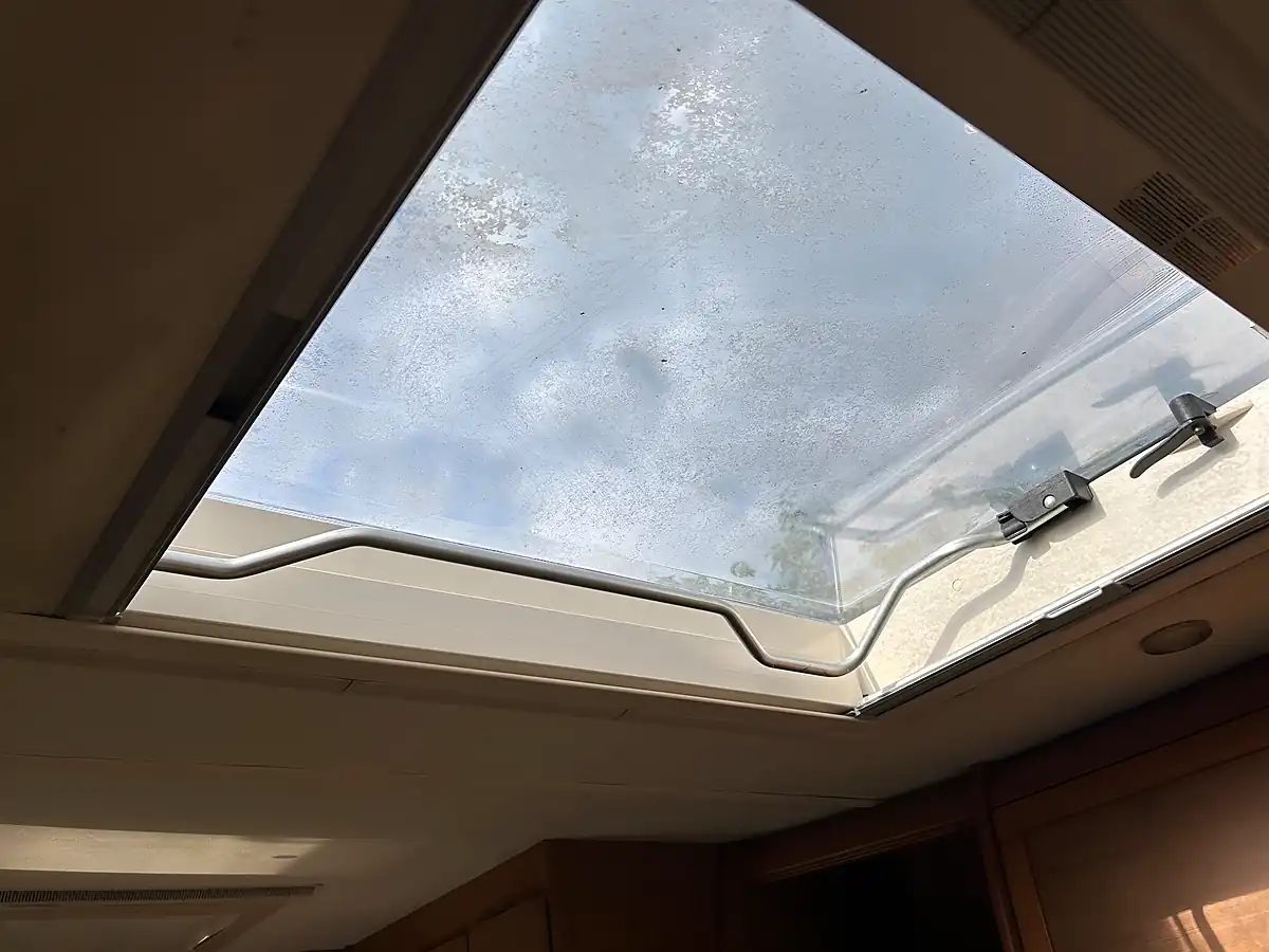 Used 2003 Bessacarr E425 White - Interior and Exterior details 16