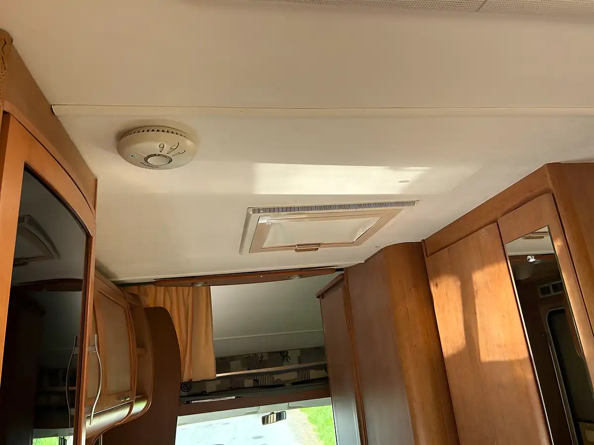 Used 2003 Bessacarr E425 White - Interior and Exterior details 19