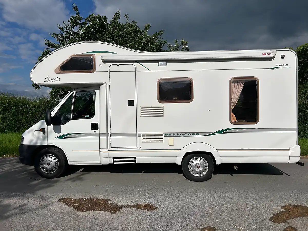 Used 2003 Bessacarr E425 White - Interior and Exterior details 3