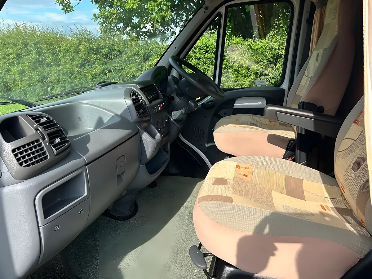 Used 2003 Bessacarr E425 White - Interior and Exterior details 6