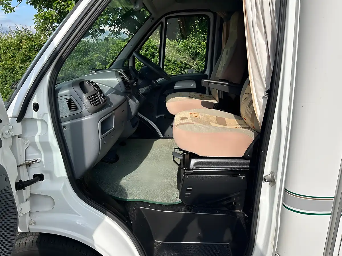 Used 2003 Bessacarr E425 White - Interior and Exterior details 7