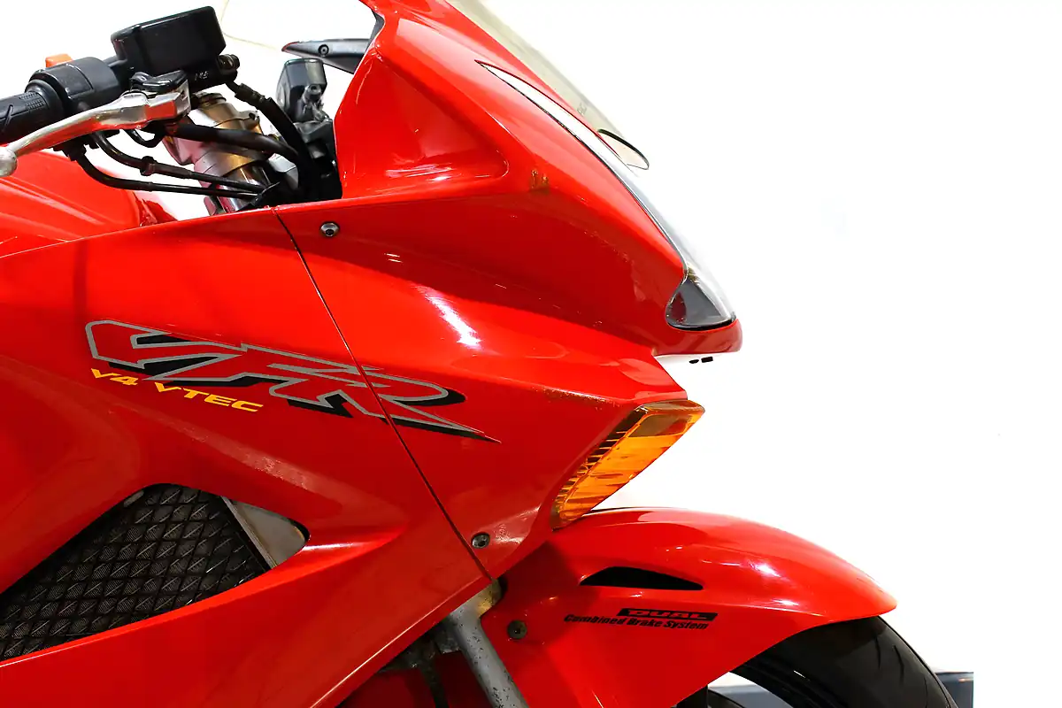 Used 2003 Honda VFR800 Red - Interior and Exterior details 4
