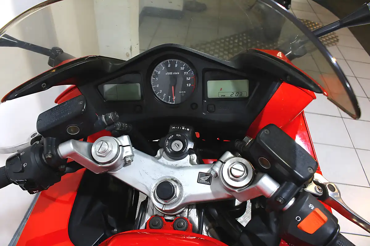 Used 2003 Honda VFR800 Red - Interior and Exterior details 8