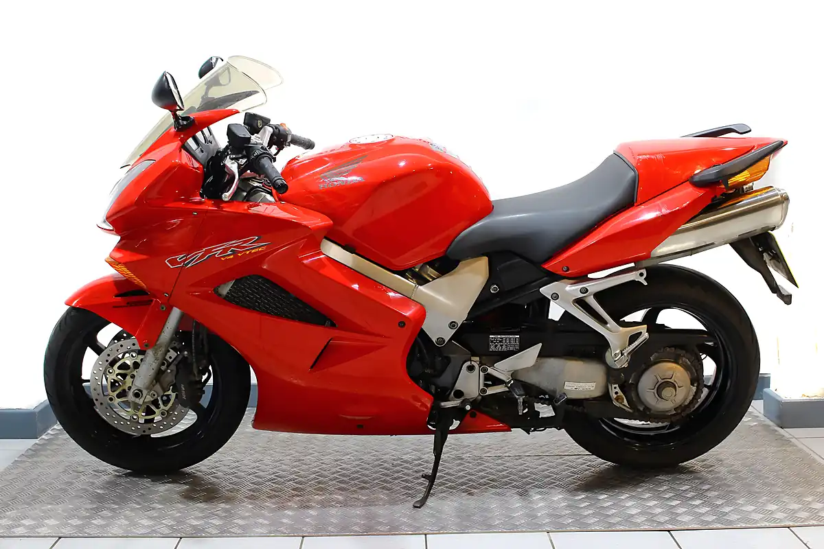 Used 2003 Honda VFR800 Red - Interior and Exterior details 9