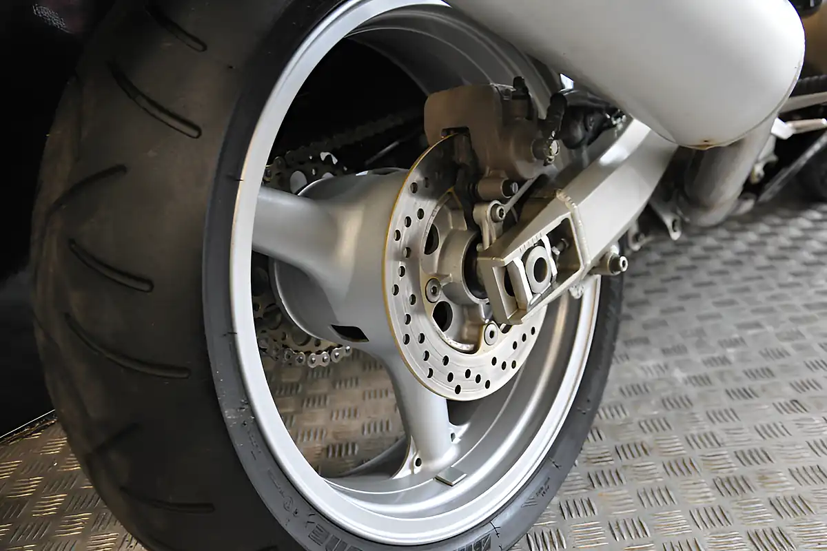 Used 2003 Kawasaki ZX636-R Silver - Interior and Exterior details 12