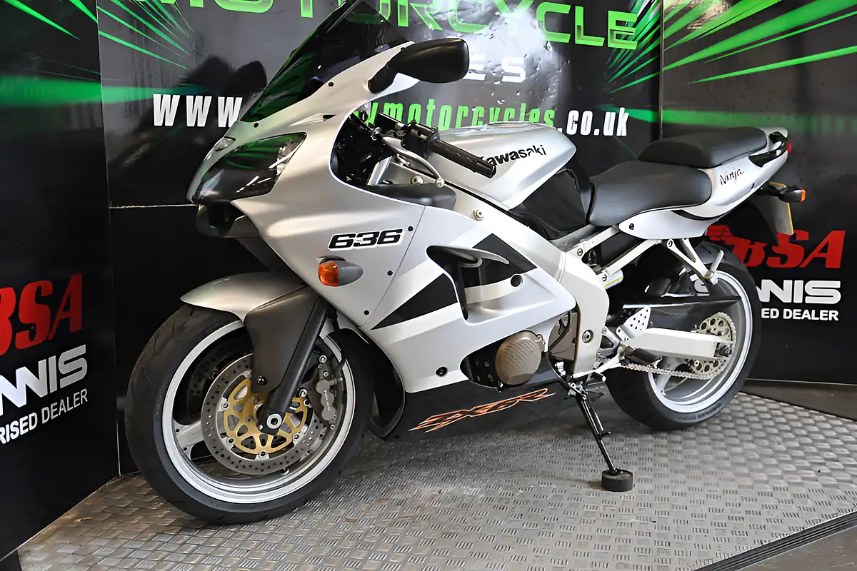 Used 2003 Kawasaki ZX636-R Silver - Interior and Exterior details 13