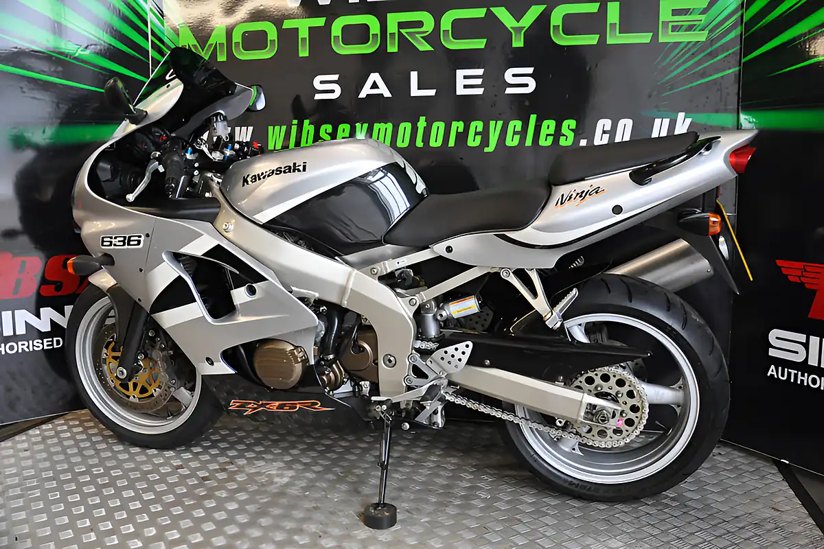 Used 2003 Kawasaki ZX636-R Silver - Interior and Exterior details 16